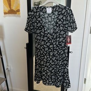 NWT // RVCA floral dress